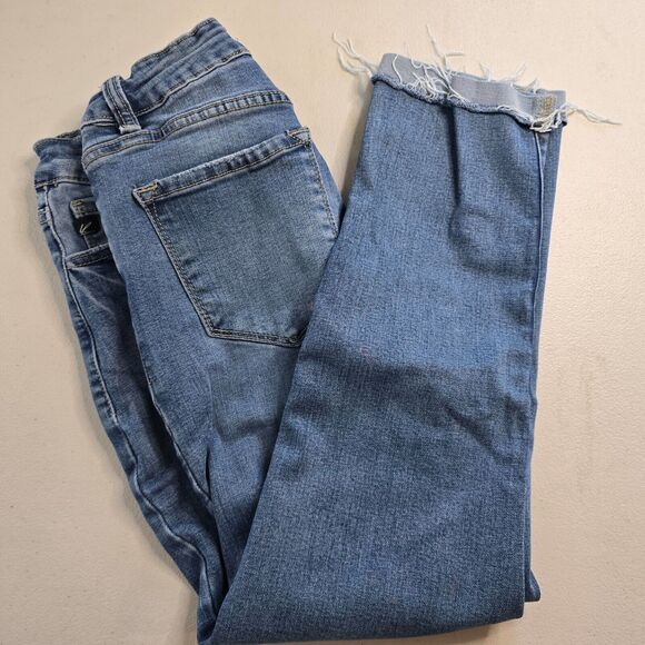 Kancan Jeans Women's 28 Blue Medium Wash Button Fly Rolled Raw Hem Cropped - Picture 11 of 16
